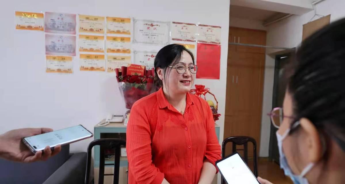 学会钢琴自学游泳的技巧（掌握关键技巧，轻松自学游泳！）