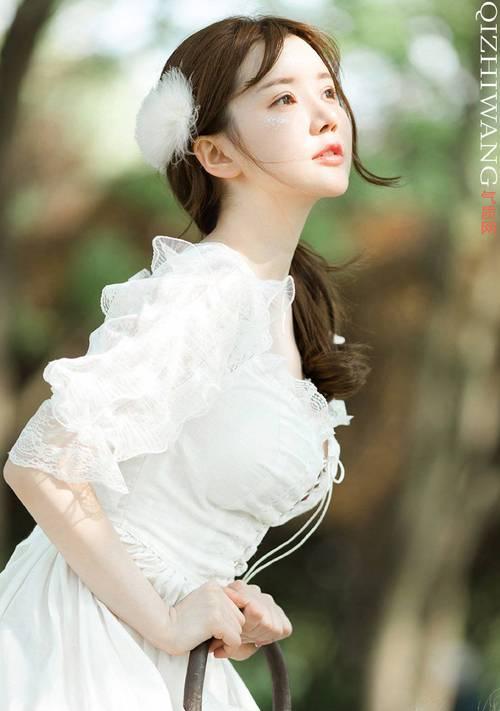 星座美女游泳换气技巧教学（掌握游泳换气技巧，成为水中的自由精灵）