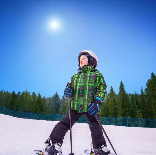 掌握游泳滑雪的技巧大全（让你成为游泳滑雪高手的秘籍）