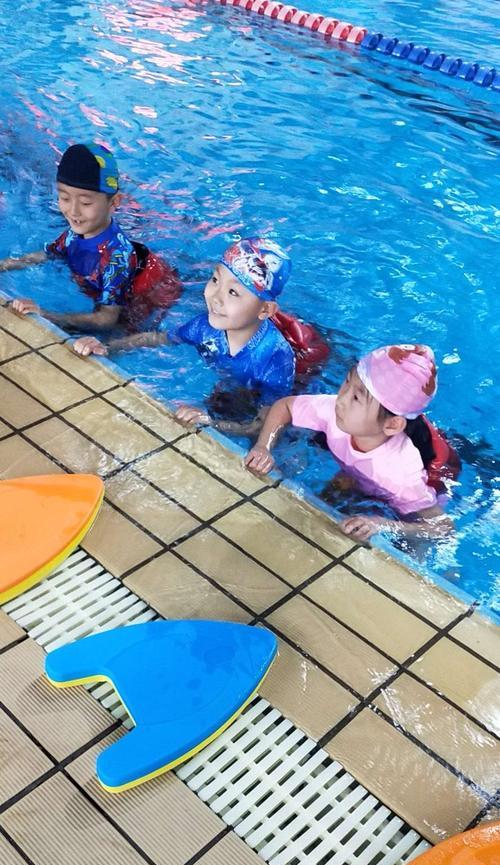 小学生游泳技巧指南（帮助孩子快速掌握游泳的技巧与方法）