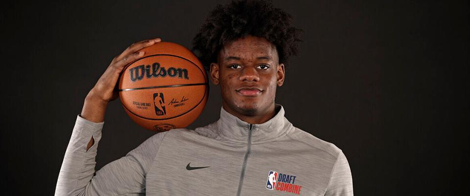 NBA球员身高体重排行榜（探索NBA历史上最壮观的巨人群体，揭示他们的身高和体重！）