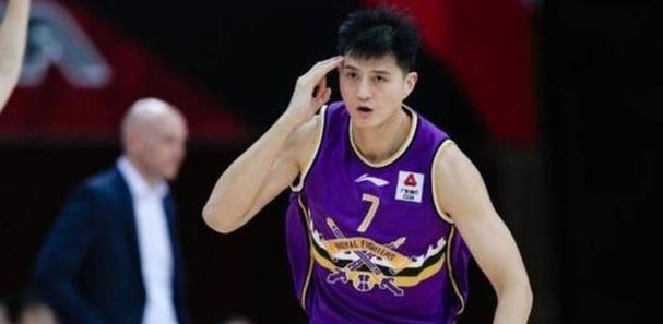 亚洲球员在NBA的崛起——2015年排行榜（亚洲球员在全球最高水平篮球赛场上的突破和成就）