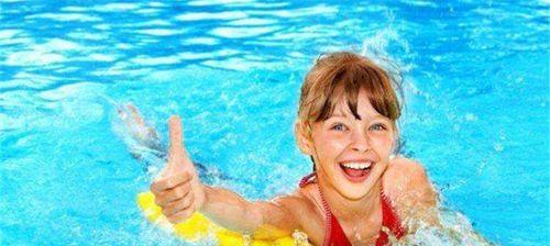 小孩游泳（培养孩子正确的呼吸习惯，让游泳更轻松）
