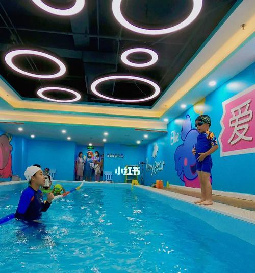 婴儿自带游泳技巧（发掘婴儿的自然游泳能力，促进全面发展）