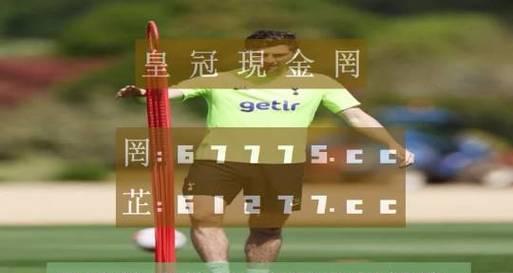 成为一名出色的前锋球员的关键技巧（掌握射门、速度、控球和位置感——提升前锋踢足球的能力）