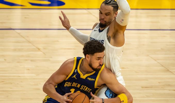 十大NBA超夸张远程射球排行榜（NBA历史最具惊艳效果的远射瞬间）