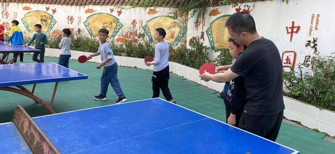 乒乓球课教学随笔（以乒乓球课为例，探讨如何提高学生的身体协调能力和团队合作精神）
