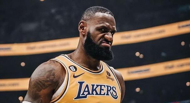 NBA历史球星单场得分排行榜（篮球巨星的个人壮举引发球迷狂热，谁是得分之王？）