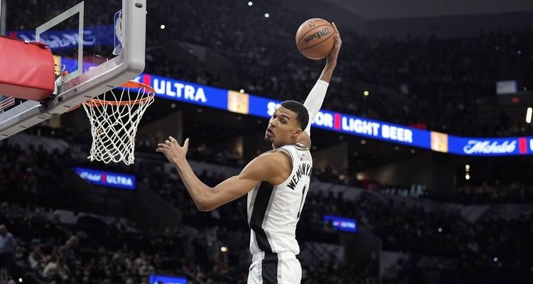 2019NBA球员正负值排行榜（NBA球员正负值的意义与作用，以及排行榜前十位球员的数据分析）