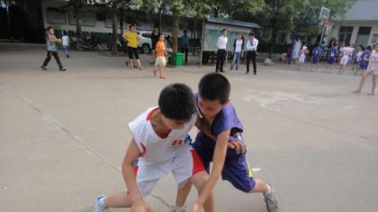 小学生足球打球技巧大全（提升小学生足球水平的关键技巧）