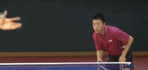 乒乓球发球技巧教学之假动作的运用（以乒乓球假动作发球技巧教学为主题，提升球员发球水平）