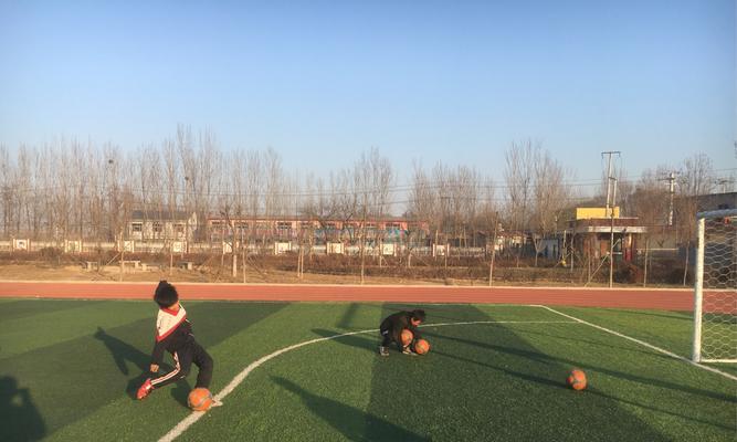初中学生足球训练技巧教案（打造优秀中学足球运动员的秘诀）