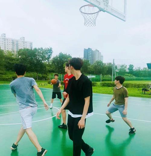 单人防守（探索篮球场上的单人防守战术及实战策略）