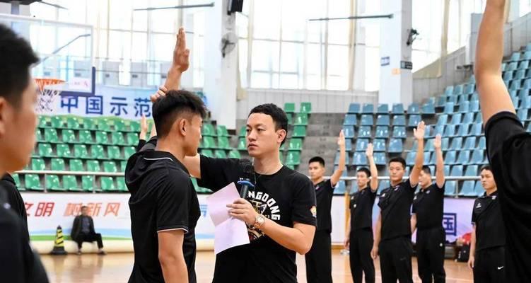 篮球防守者站姿的标准要求（打造稳固站姿，成就卓越防守）