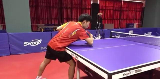 掌握乒乓球直拍摆短技巧（提升乒乓球技术，尽在直拍摆短）