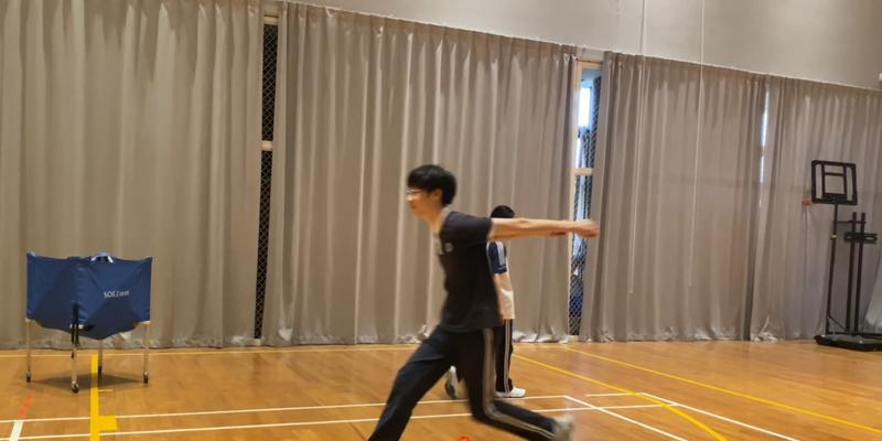 掌握排球勾脚起跳的技巧（提升垫球高度的关键动作）