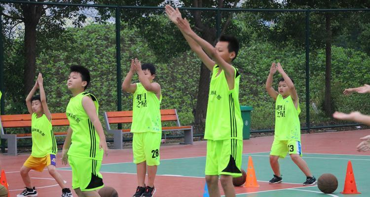 幼儿篮球防守策略分析（提升幼儿篮球防守水平的关键策略）