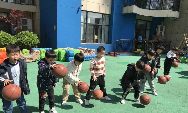 幼儿园篮球一对一防守活动的重要性（培养孩子的基本篮球技能和团队合作能力）