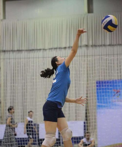 掌握扣球假跳技术的要领（打造完美扣球——技巧、姿势和练习方法详解）