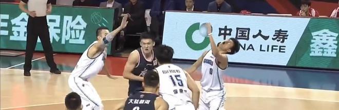 瞬间爆发！篮球技巧（突破极限，控球术进化，让你的对手倒吸一口凉气！）