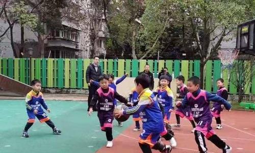 幼儿篮球运球防守的技巧与要领（培养幼儿篮球运球防守能力，打好基础）
