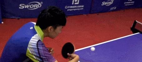 乒乓球新手如何正确拿拍技巧教学（打造稳定的乒乓球基本功）