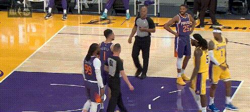 探究篮球比赛中的防守犯规（解析NBA比赛中的防守犯规和技巧）