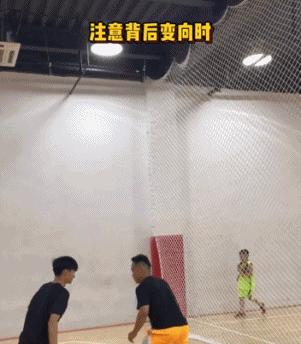 无球战术（在篮球场上运用策略和技巧，摆脱对手的盯防）