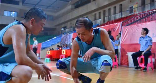 打篮球身体防守提升攻略（拦截、贴身防守、篮下保护，全面提升你的防守水平）