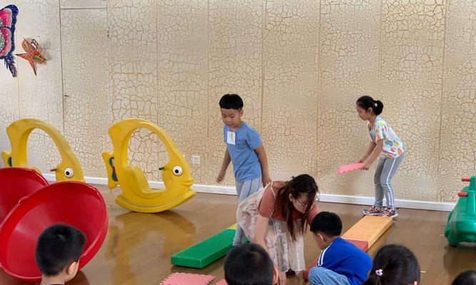 幼儿小班排球的基本技巧与训练方法（培养幼儿运动兴趣，提升协调能力）