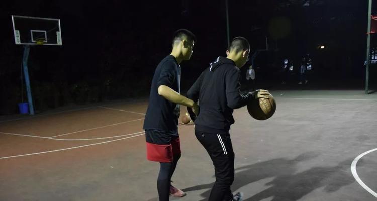 篮球防守滑步在家练习的有效性（提高篮球防守能力的有效训练方法）