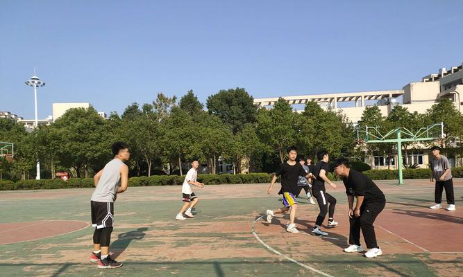 篮球场外防守距离的重要性（掌握合理的篮球场外防守距离，提高比赛胜率）