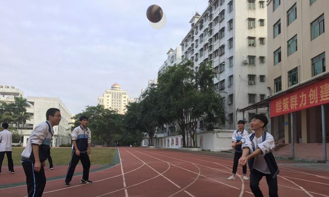 掌握排球运动的抛球动作要领（技巧与训练，助你成为出色的排球运动员）