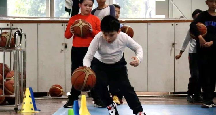 初学者如何有效练习篮球防守技巧（篮球防守基础技能及训练方法全解析）
