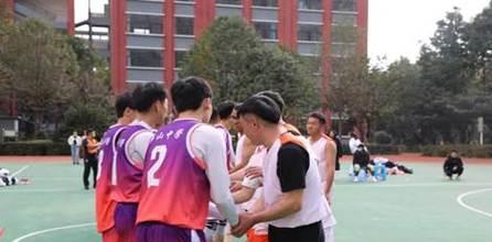 篮球比赛中的合法防守站位（了解什么是合法的防守站位以避免犯规）