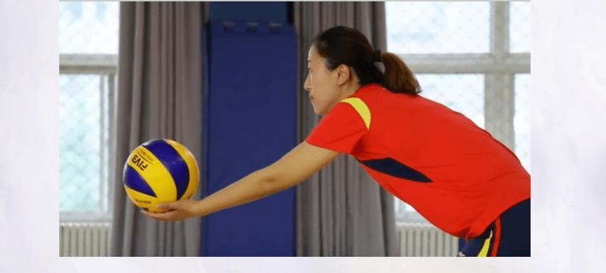 学习排球的技术动作要领（掌握排球技巧助力胜利）