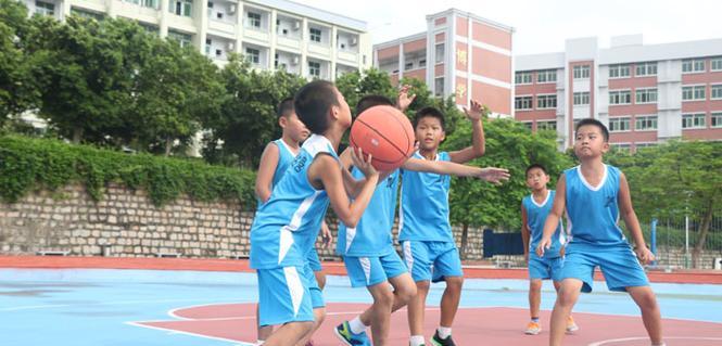 小篮球比赛如何防守出彩（提升防守技巧，制敌于无形）