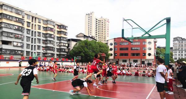 个人防守的优缺点及技巧（深入探讨篮球个人防守技巧，助你成为防守之王）