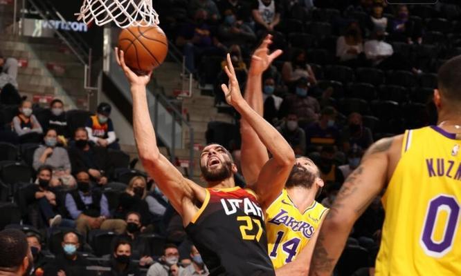 FIBA篮球规则之防守三秒（探索FIBA篮球中防守三秒规则的重要性）