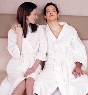 游泳馆调情技巧大揭秘（如何在游泳馆与他人建立浪漫联系，让心动来得更迅猛？）